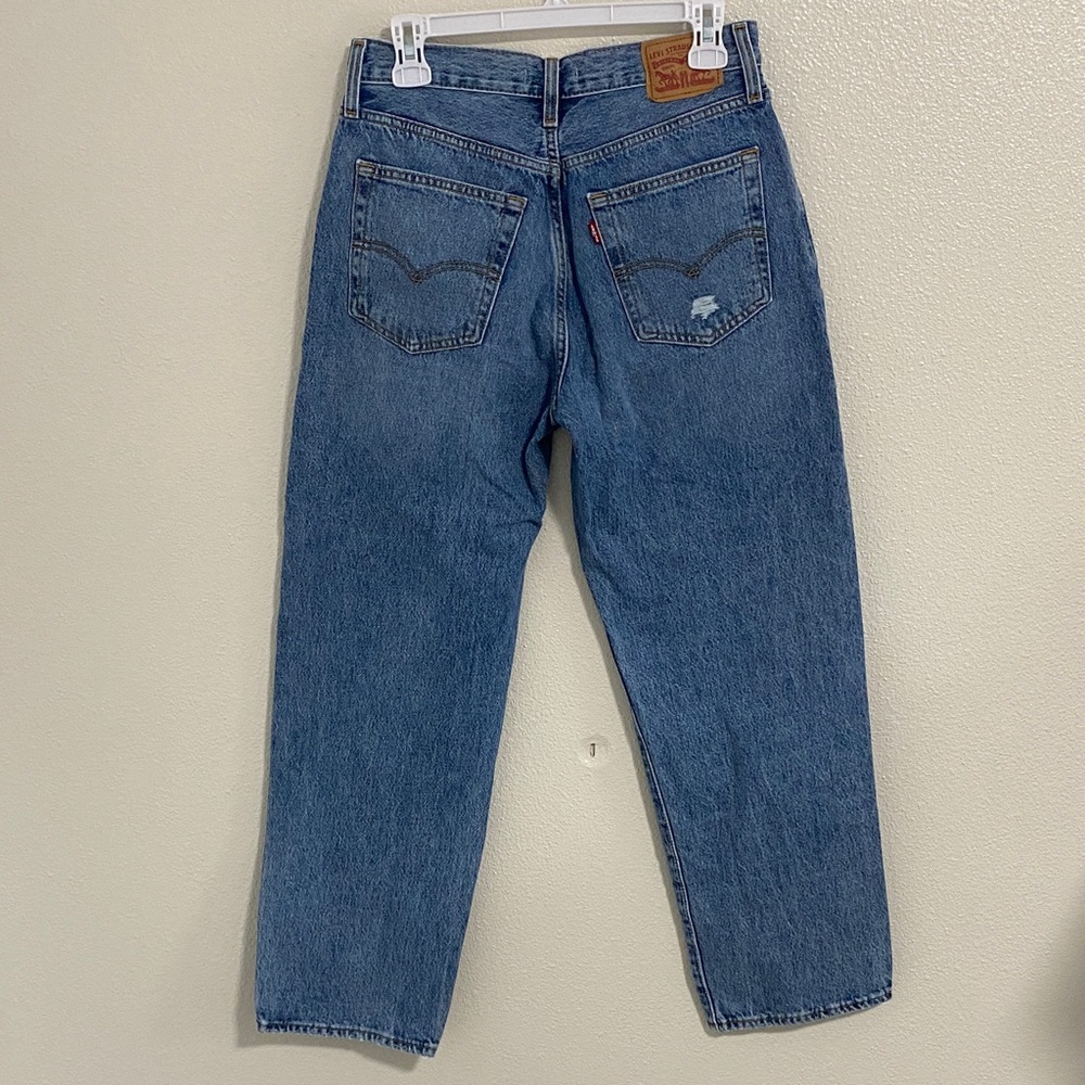 Levi's Women's Straight Leg Jeans in Medium Blue Denim